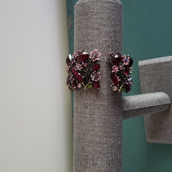 BEDAZZLED PURPLE AND PINK FLOWER BRACELET - Picture 2 of 4